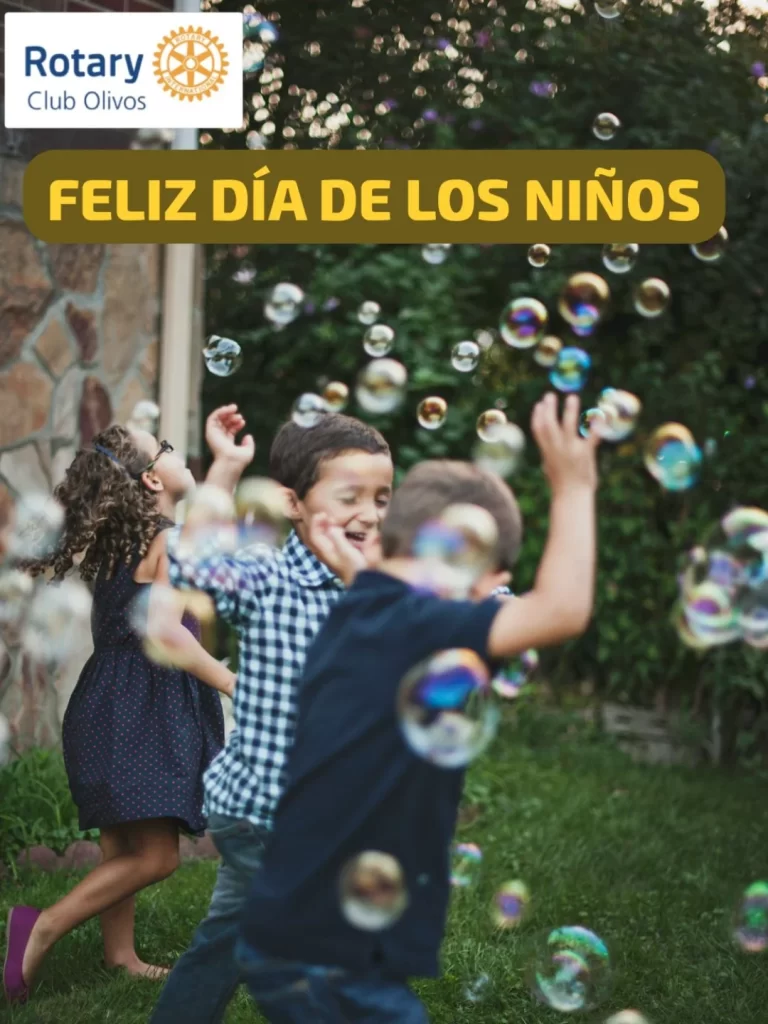 Niños festejando